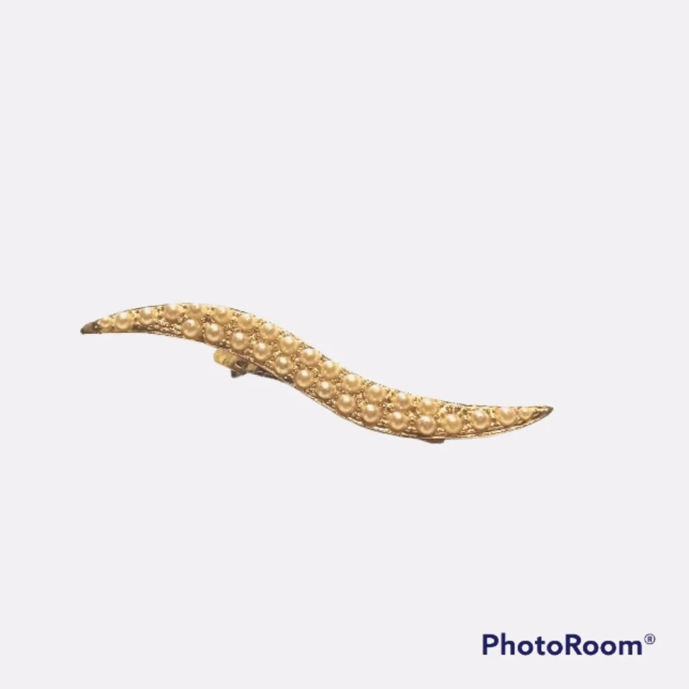 Vintage faux pearl gold tone leaf hair clip barrette.